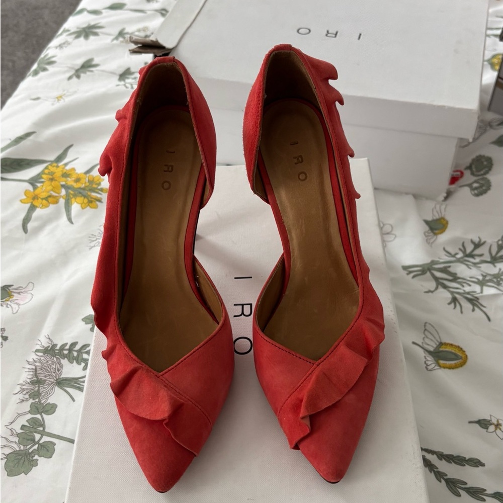 Escavol Pumps in Coral. IRO $446